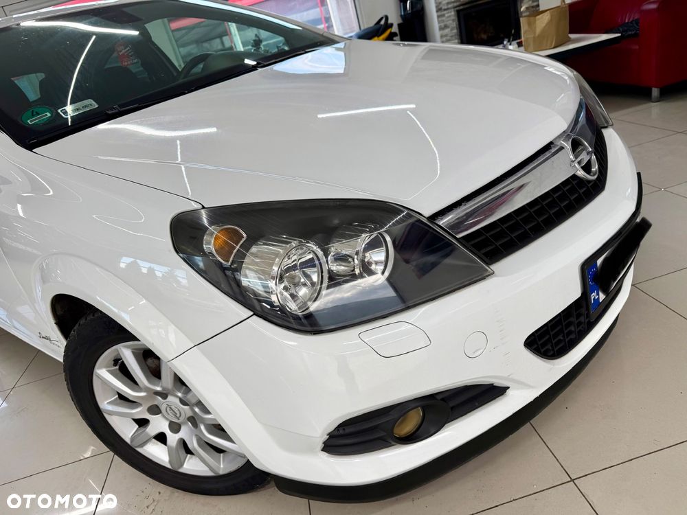 Opel Astra 1.6 Black&White - 4