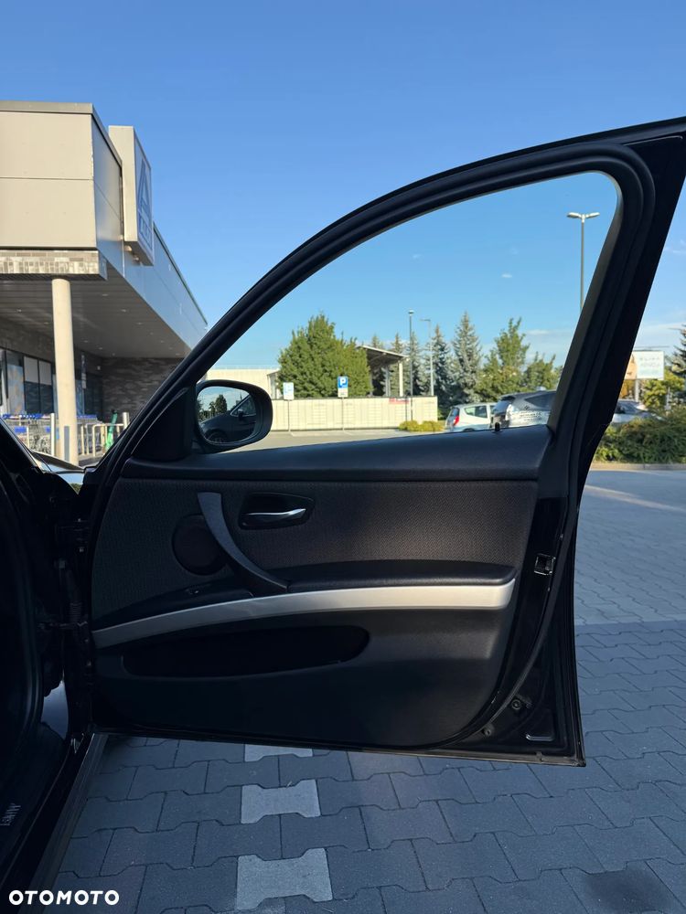 BMW Seria 3 320d DPF - 13