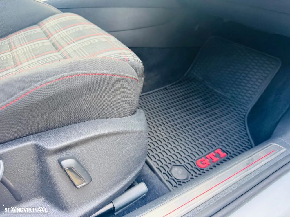 VW Golf 2.0 TSi GTi DSG Performance - 38