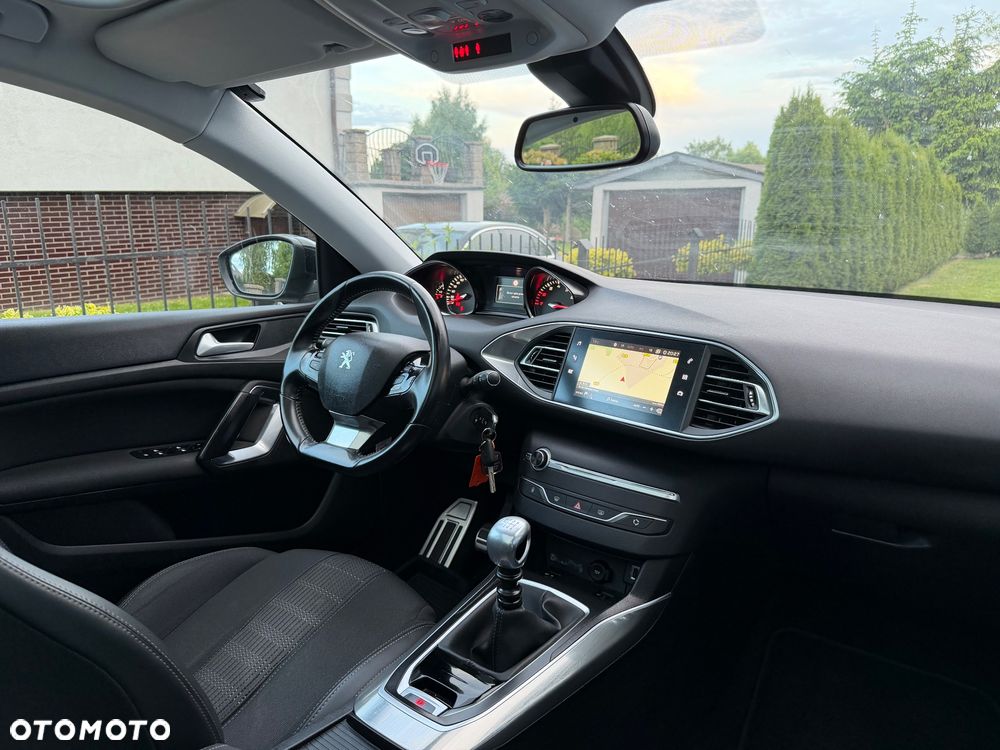 Peugeot 308 1.2 PureTech GPF Allure S&S - 11