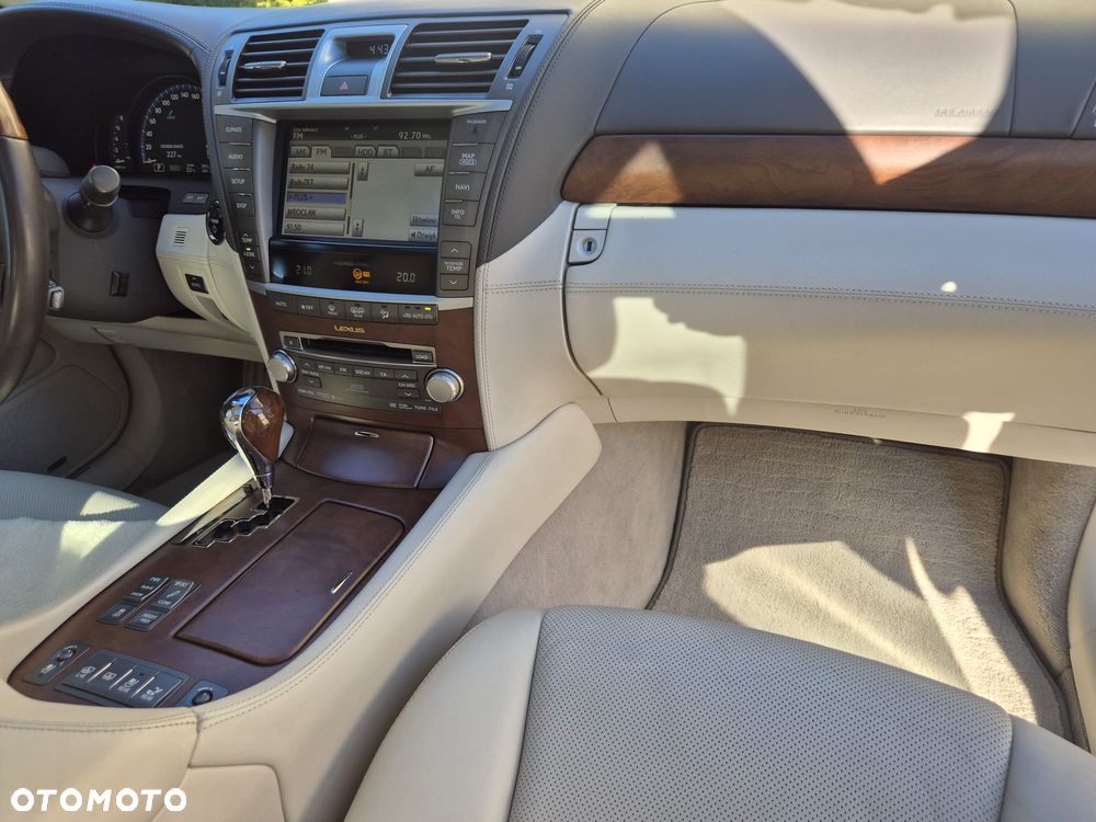 Lexus LS 600h L Superior - 9