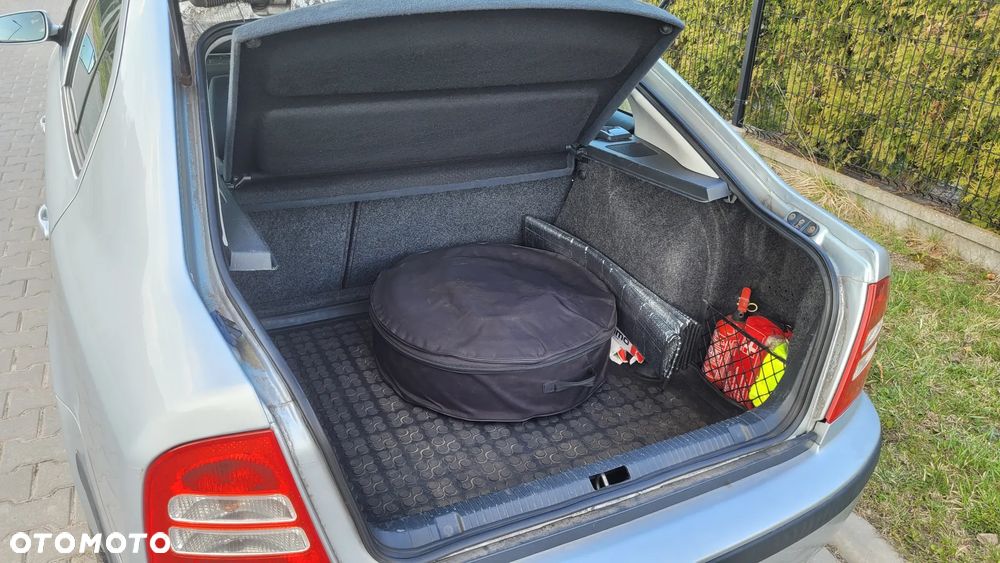 Skoda Octavia 1.6 Tour - 5