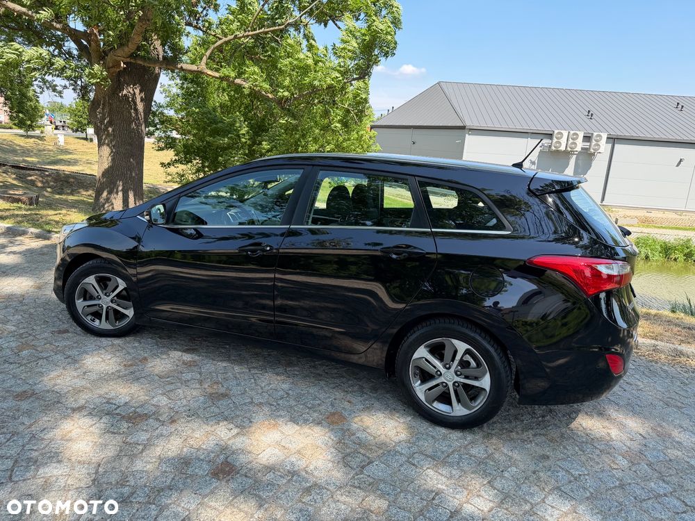 Hyundai i30 blue Kombi 1.6 CRDi Style - 17
