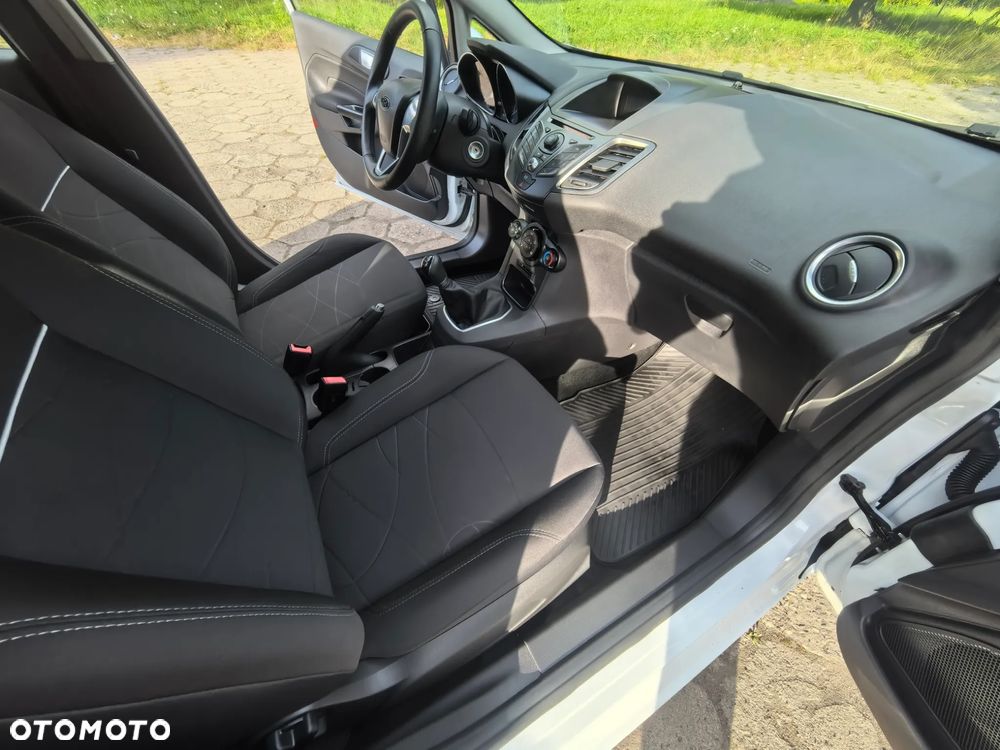Ford Fiesta - 35