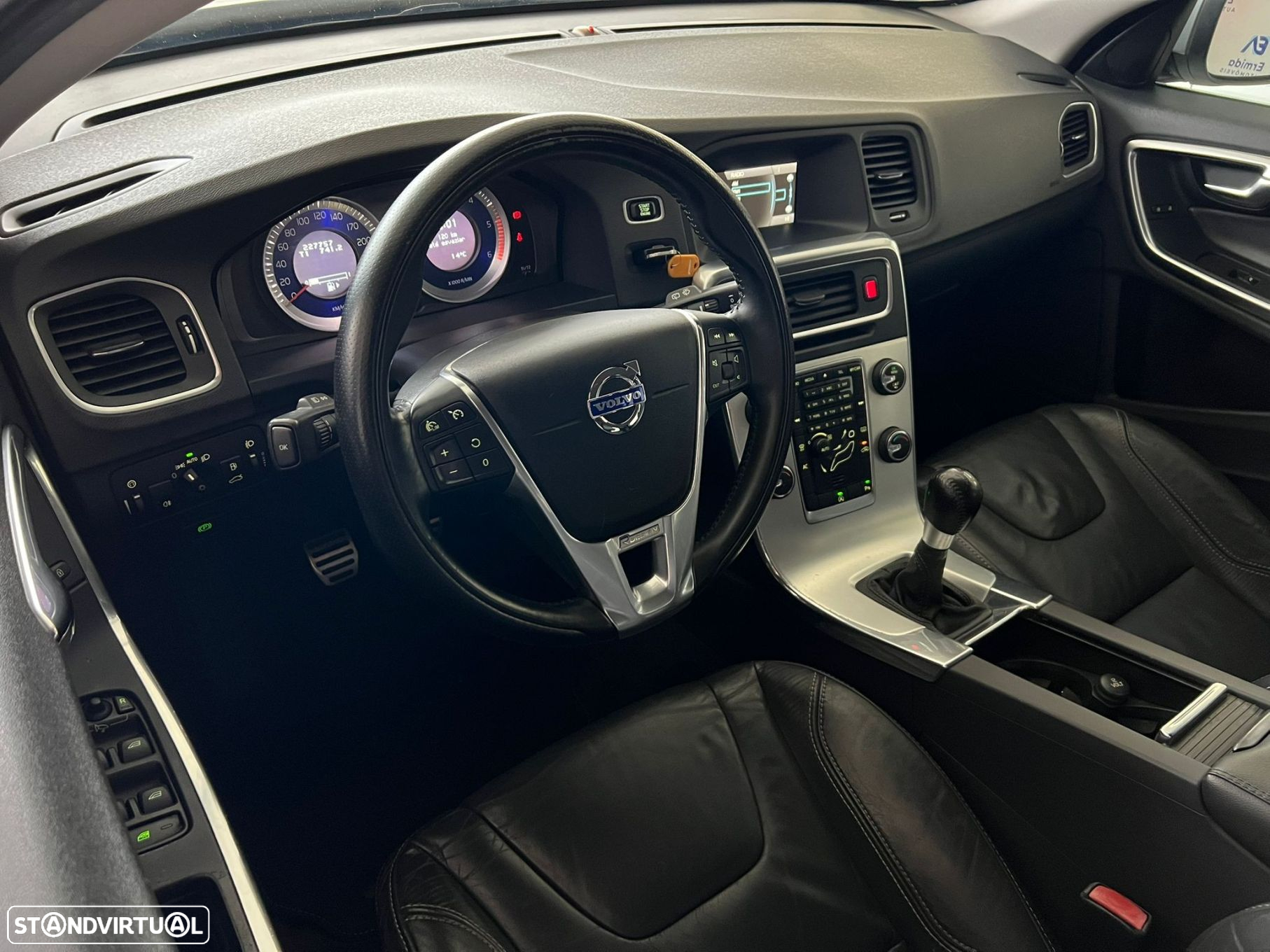 Volvo V60 1.6 D2 R-Design - 7