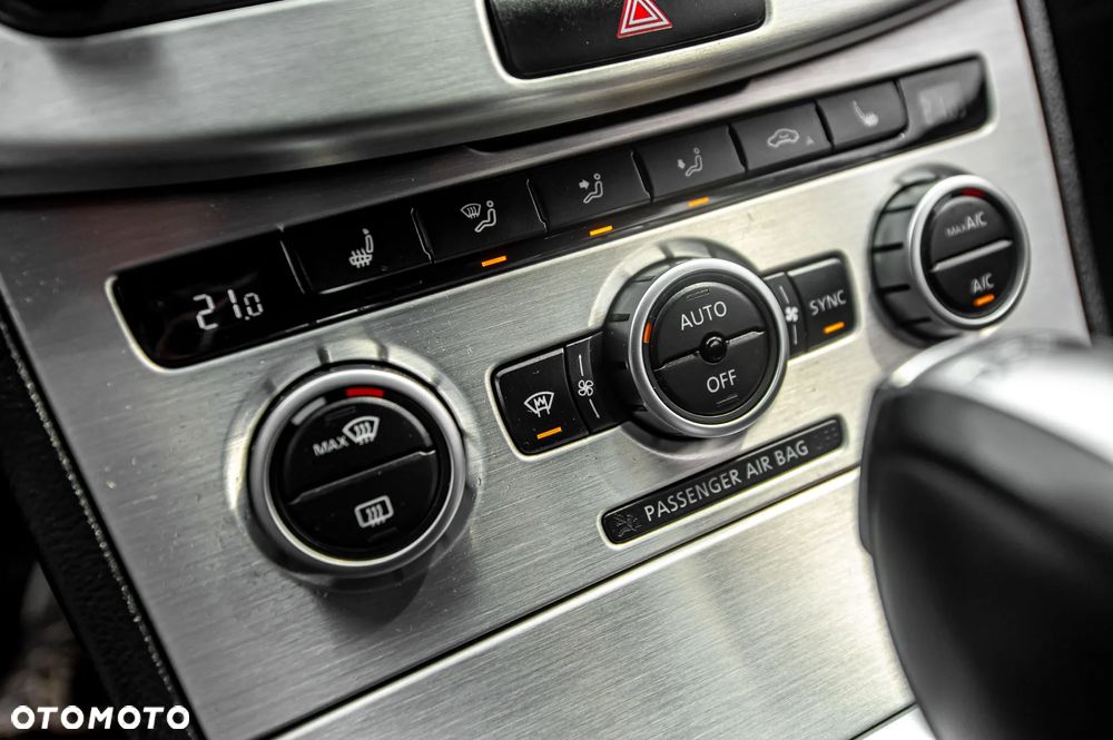 Volkswagen Passat Variant 2.0 TDI DSG BlueMotion Technology Highline - 34