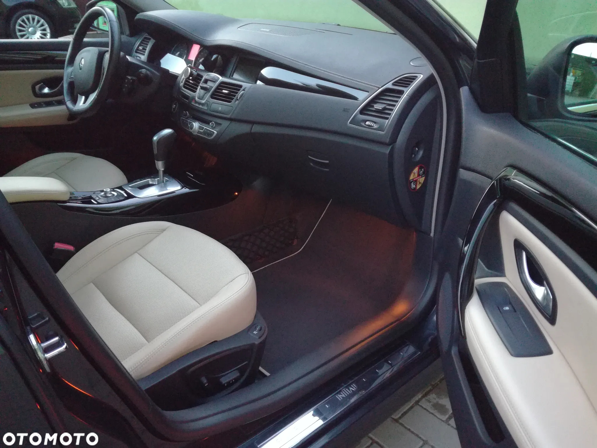 Renault Laguna 2.0 dCi Initiale - 9