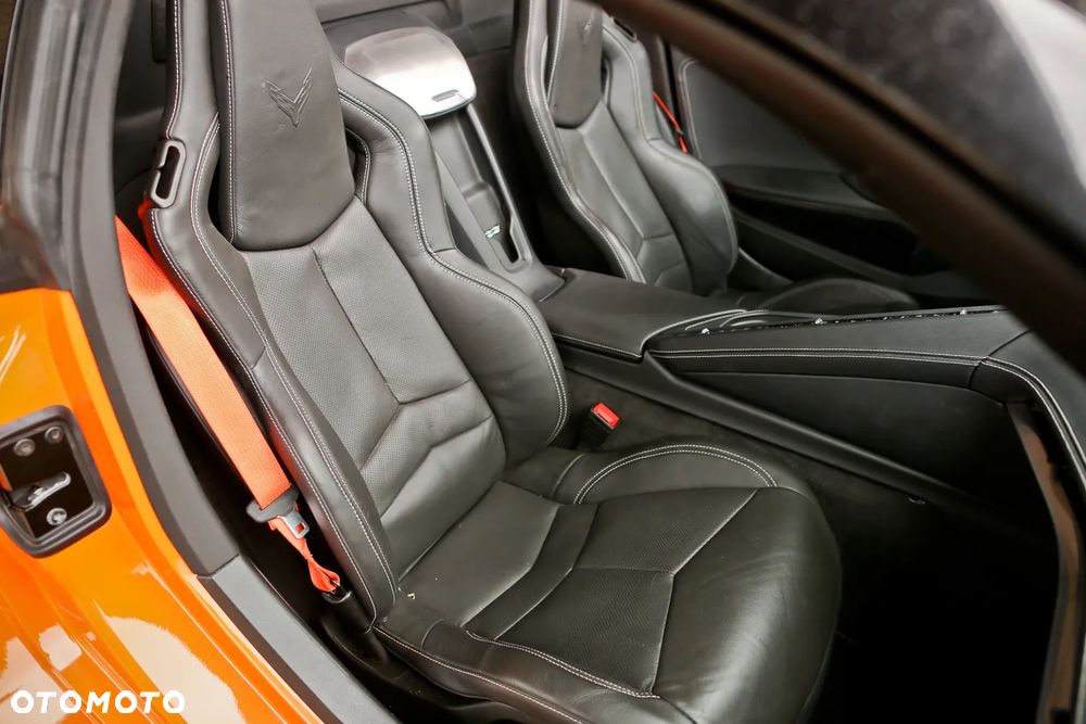 Chevrolet Corvette - 22