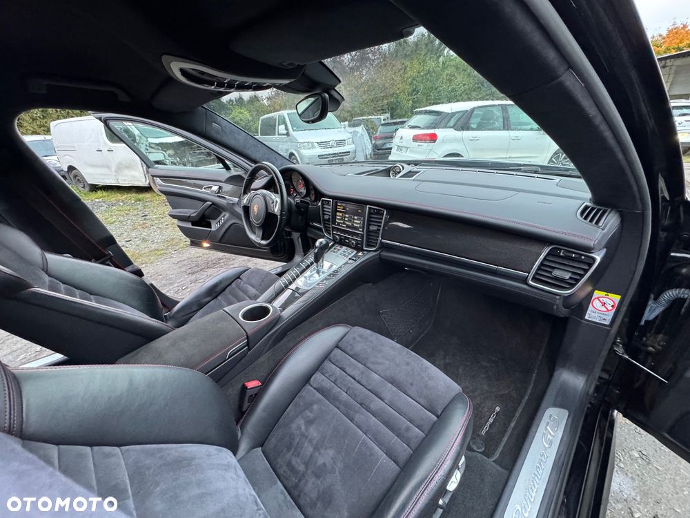 Porsche Panamera GTS PDK - 8