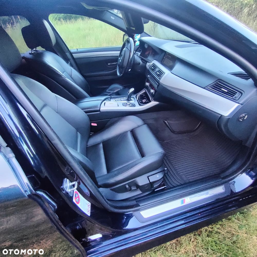 BMW Seria 5 530d xDrive Touring Sport-Aut - 12