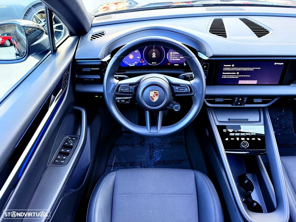 Porsche Macan Electric 4 - 11