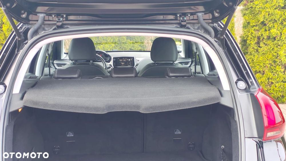 Peugeot 2008 1.6 BlueHDi Allure S&S - 19