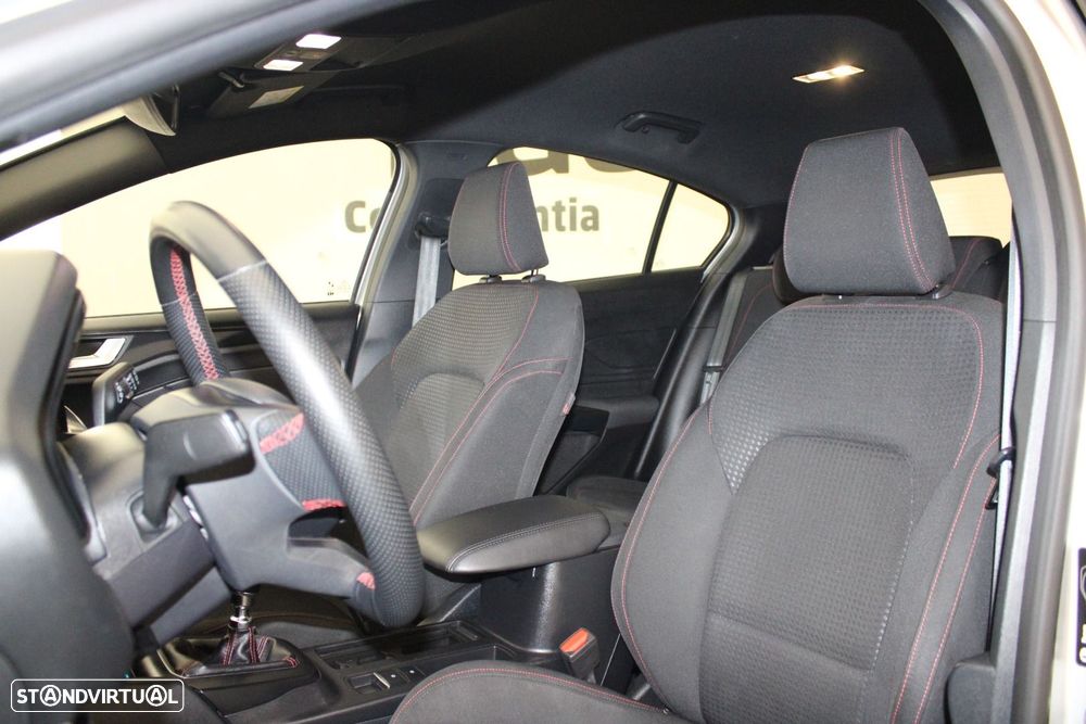 Ford Focus 1.0 EcoBoost MHEV ST-Line - 26