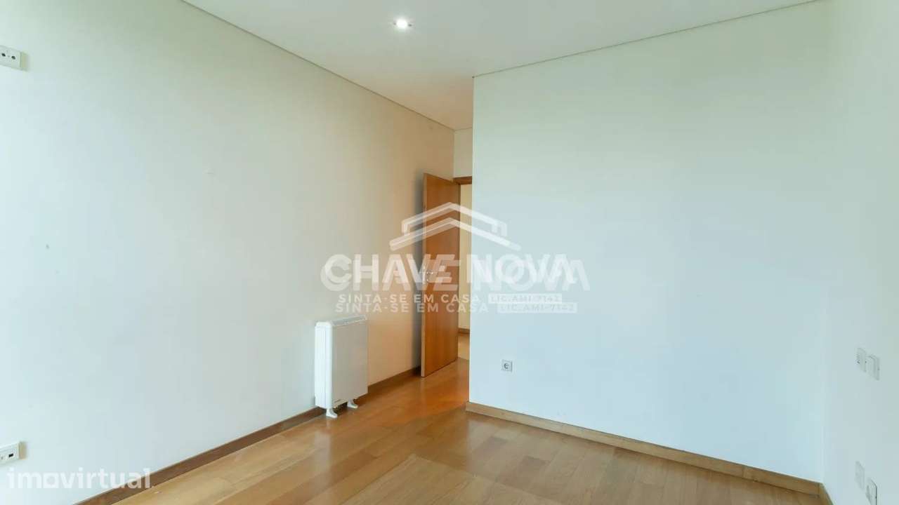 Apartamento T2 c/ Garagem Box em Santa Marinha (Gaiashopping) - Grande imagem: 5/27