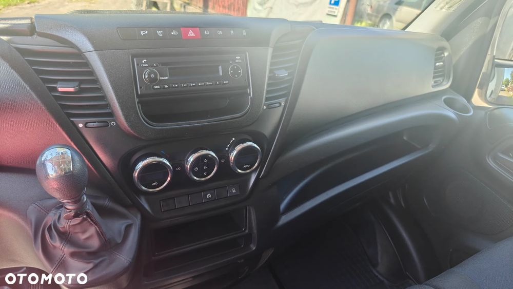 Iveco Daily na Bliźniaku 50C18 PLANDEKA 3,0/180km - 17