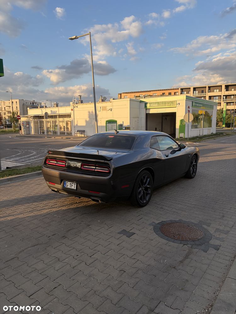 Dodge Challenger - 9
