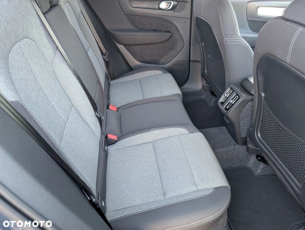 Volvo XC 40 B4 AWD Ultimate Dark - 22