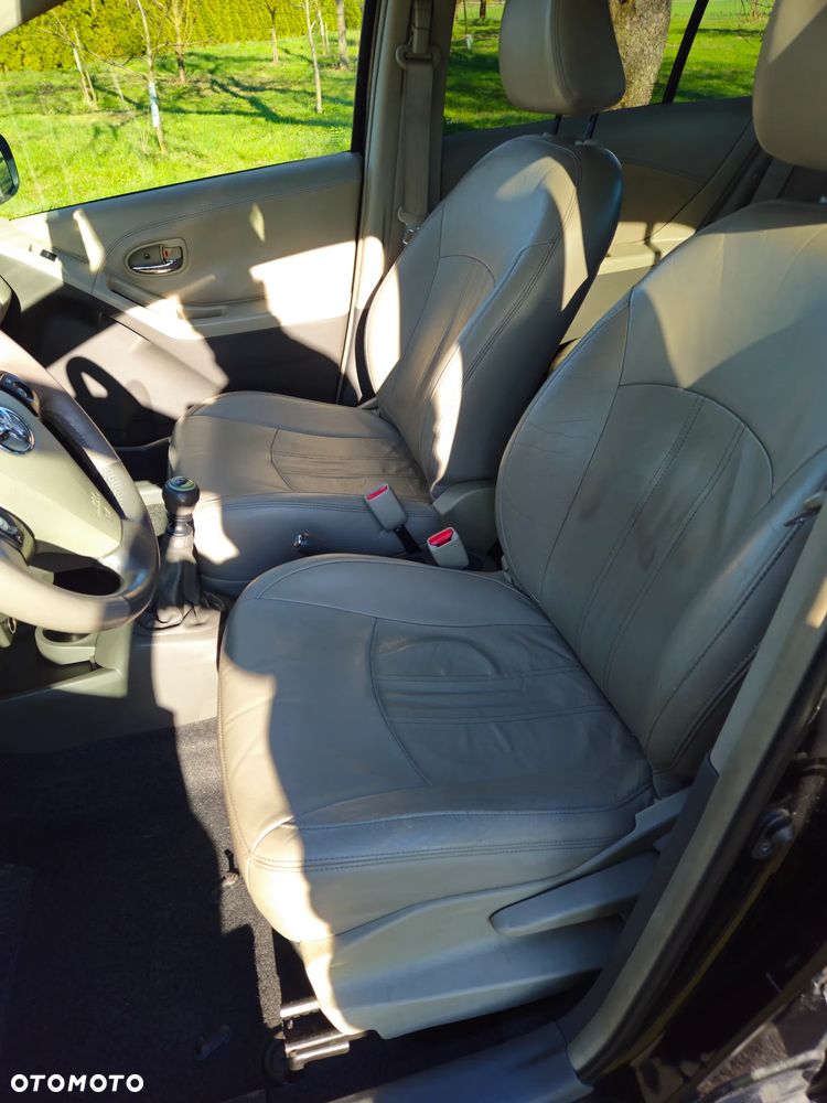Toyota Yaris 1.4 D-4D Prestige - 4