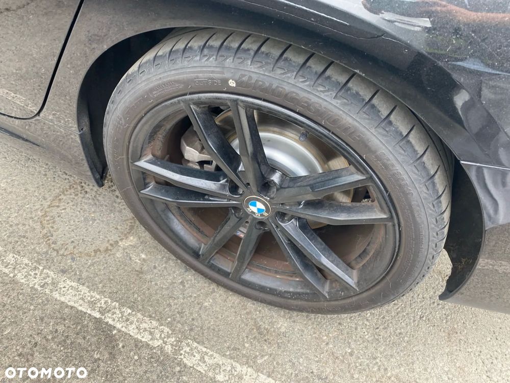 BMW Seria 3 330i M Sport - 8