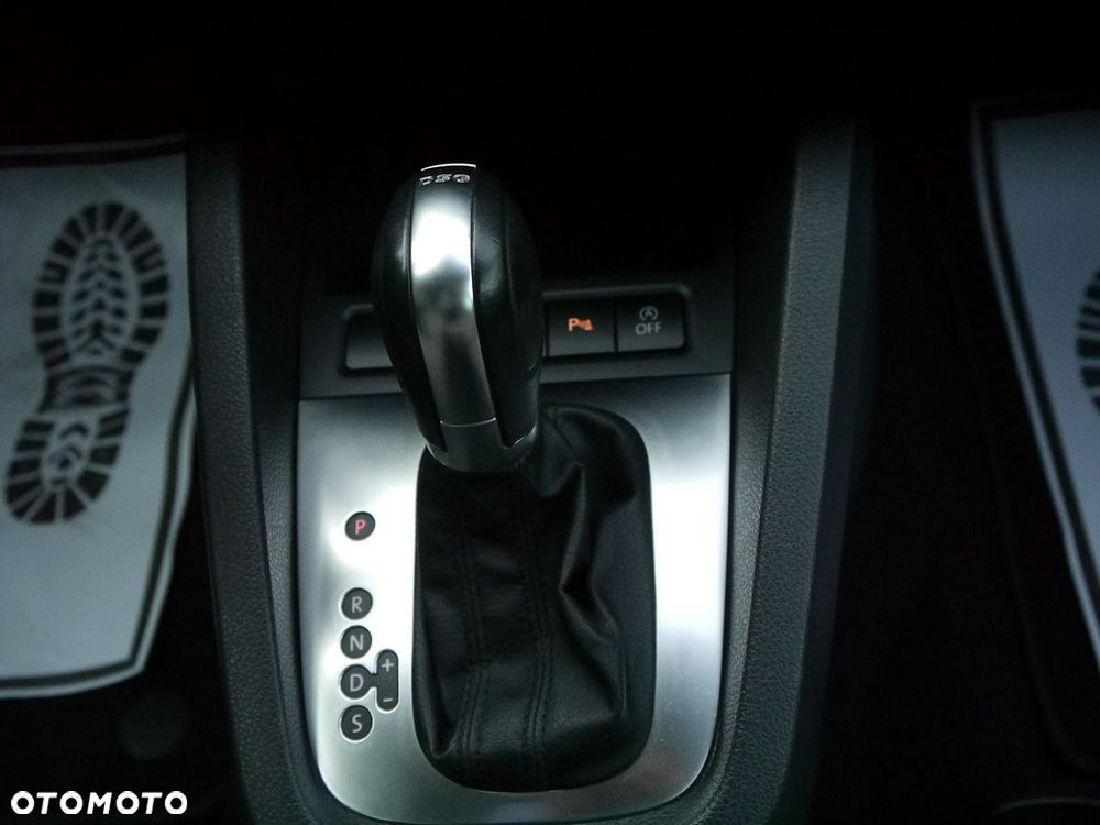 Volkswagen Jetta 1.6 TDI DSG Comfortline - 24