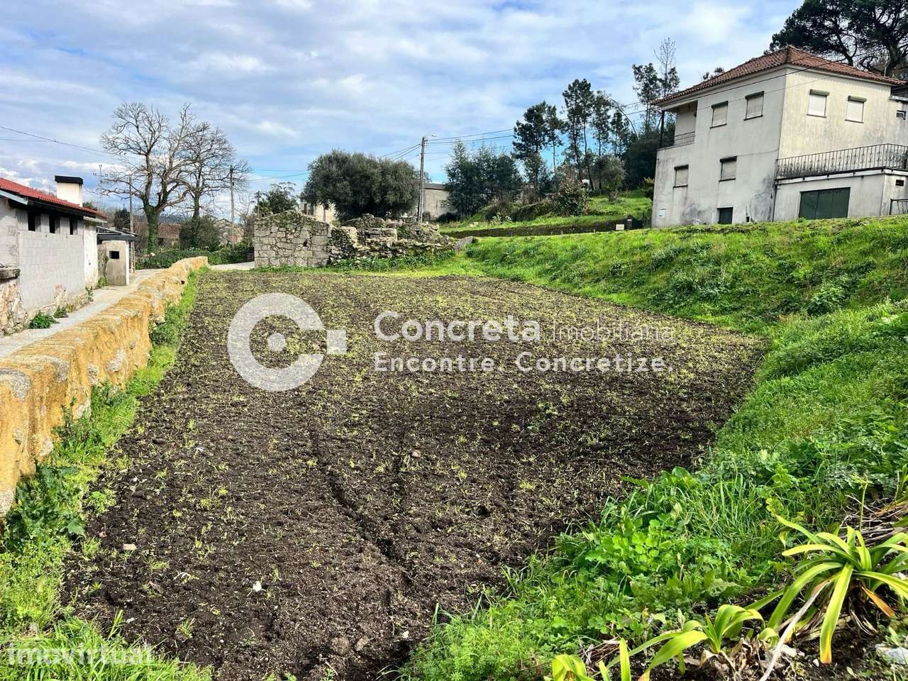 Ruína em pedra com terreno em Cossourado, Barcelos - Grande imagem: 4/23