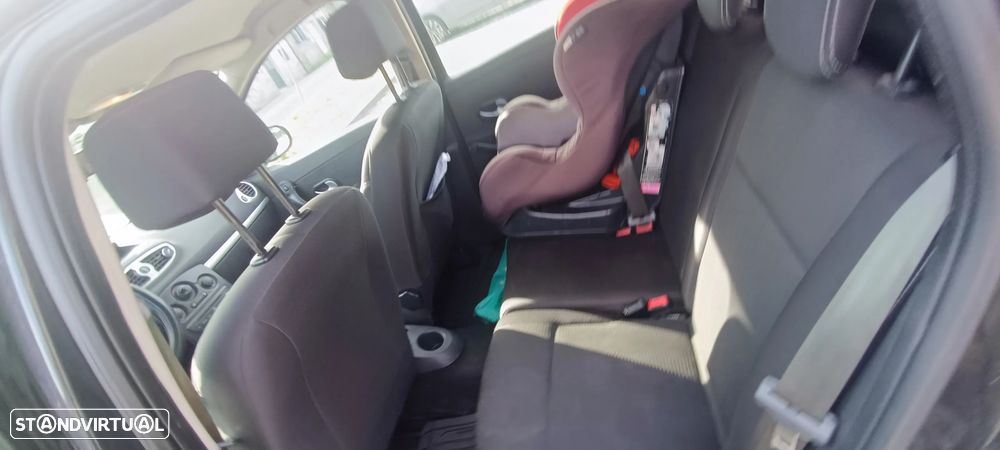 Renault Clio Sport Tourer - 11