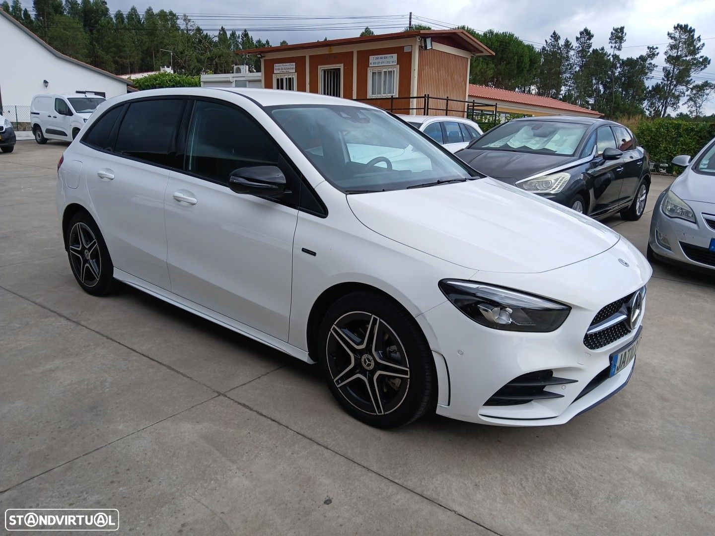 Mercedes-Benz B 250 e AMG Line - 4