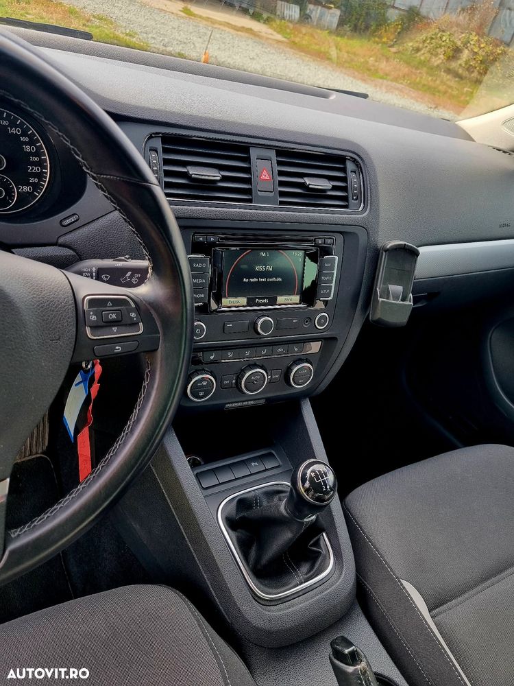 Volkswagen Jetta 1.6 TDI Blue Motion Technology Life - 8