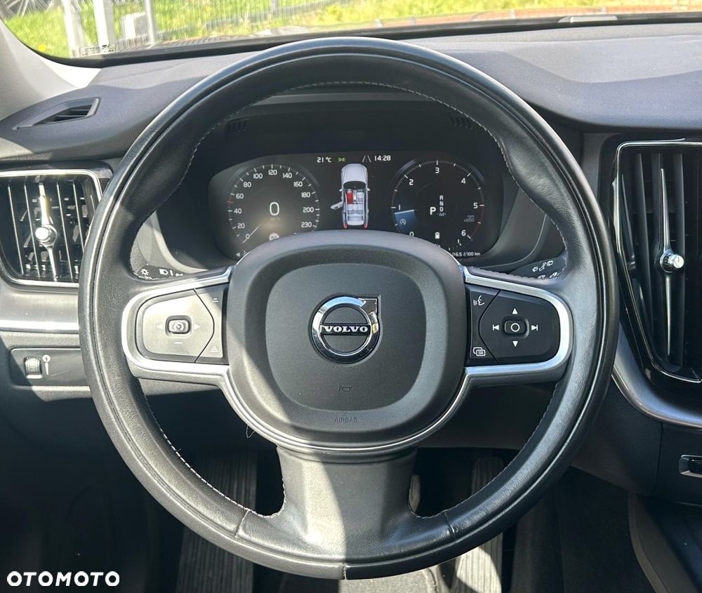 Volvo XC 60 B4 D Momentum Pro - 11