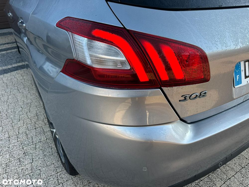 Peugeot 308 1.6 BlueHDi Allure S&S - 21