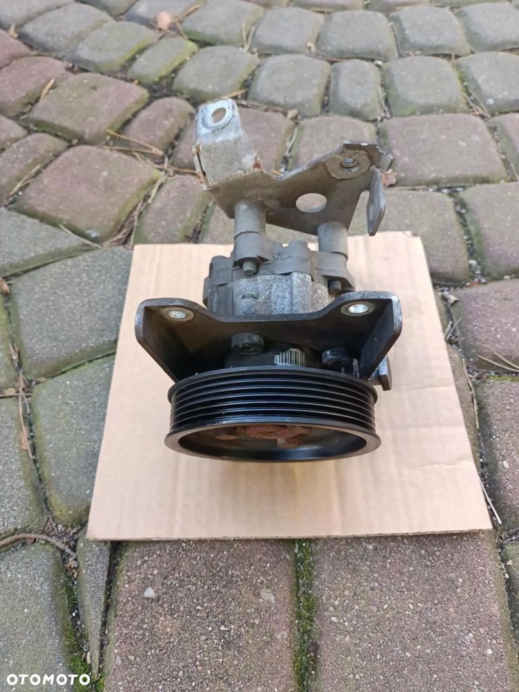 Pompa wspomagania BMW E60 E61 520i 525i 530i M54 6766190 koło
