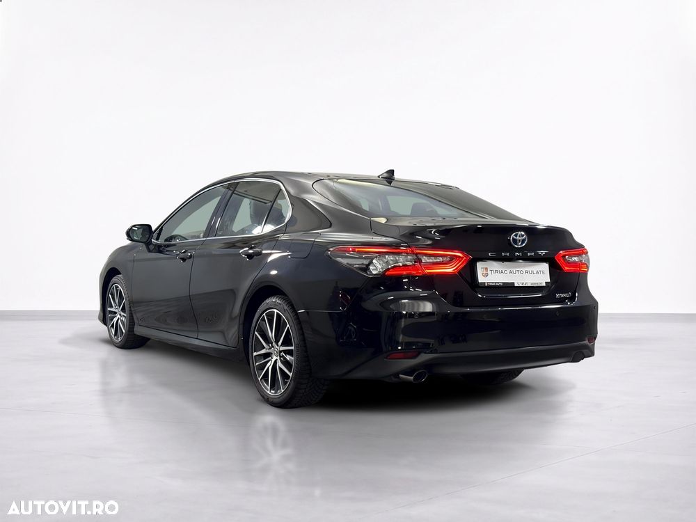 Toyota Camry - 4