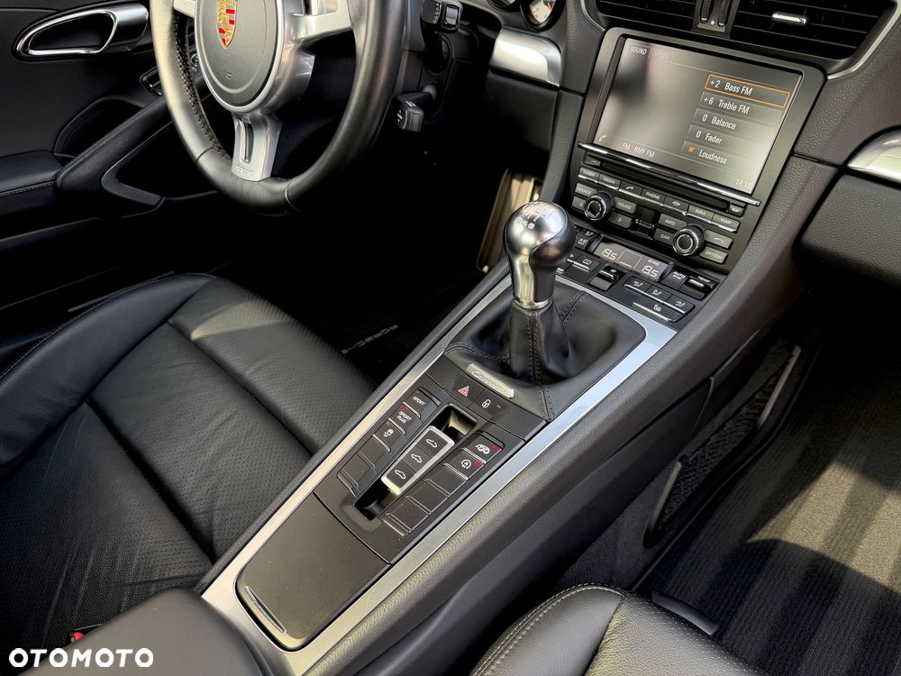 Porsche 911 Carrera - 21