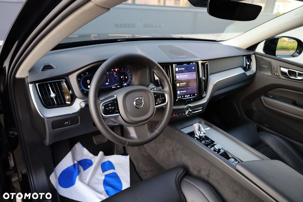 Volvo XC 60 B5 B AWD Plus Dark - 20