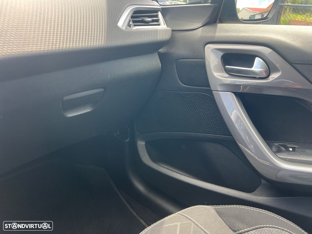 Peugeot 2008 1.2 PureTech Style - 18