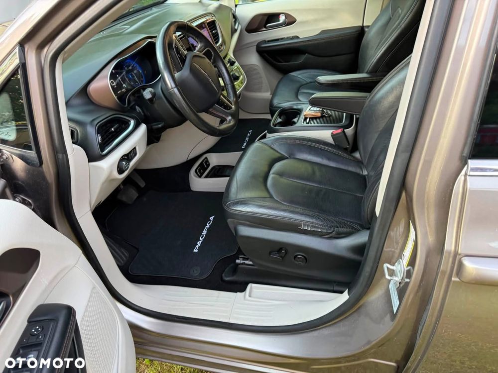 Chrysler Pacifica - 25