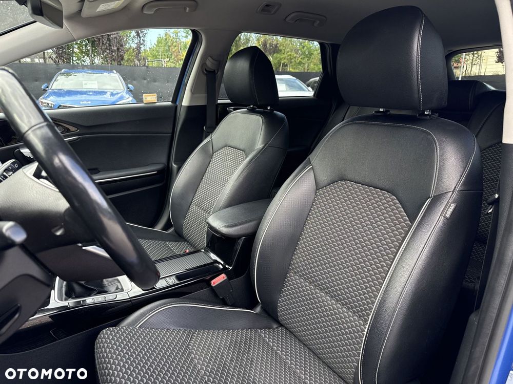 Kia Ceed 1.5 T-GDI Business Line Plus - 10
