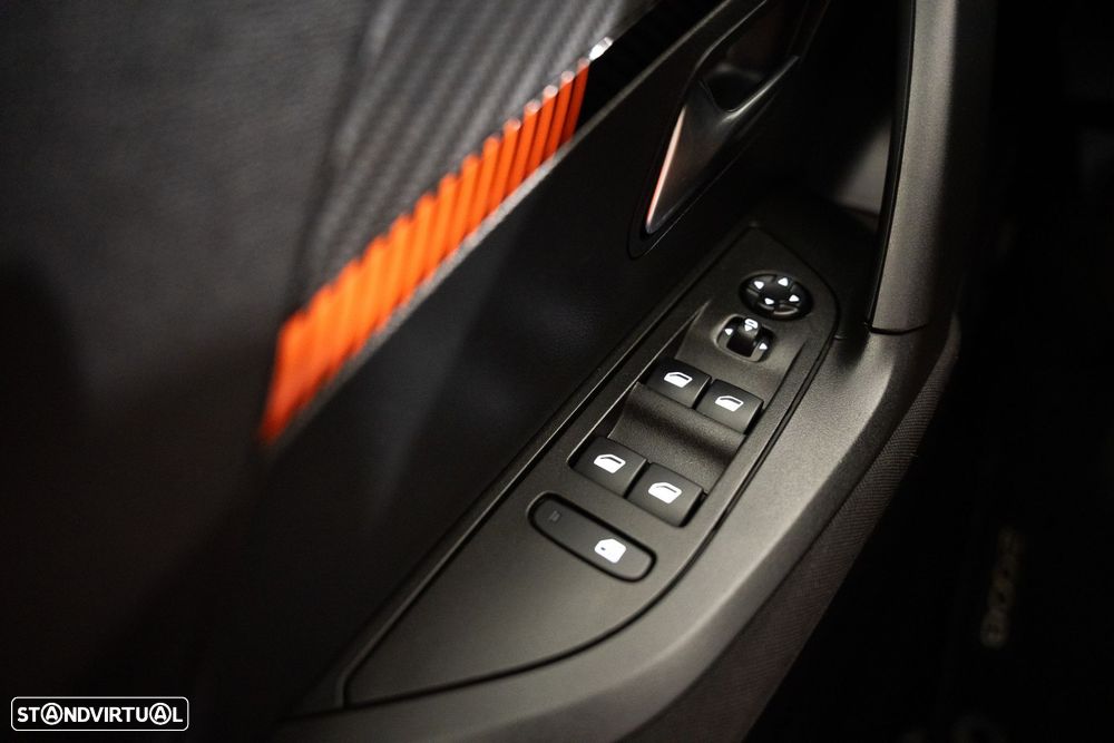Peugeot 2008 1.2 PureTech Active EAT8 - 18
