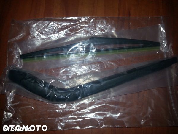 RAMIĘ WYCIERACZKI Z PIÓREM TYŁ TOYOTA YARIS AURIS - 1