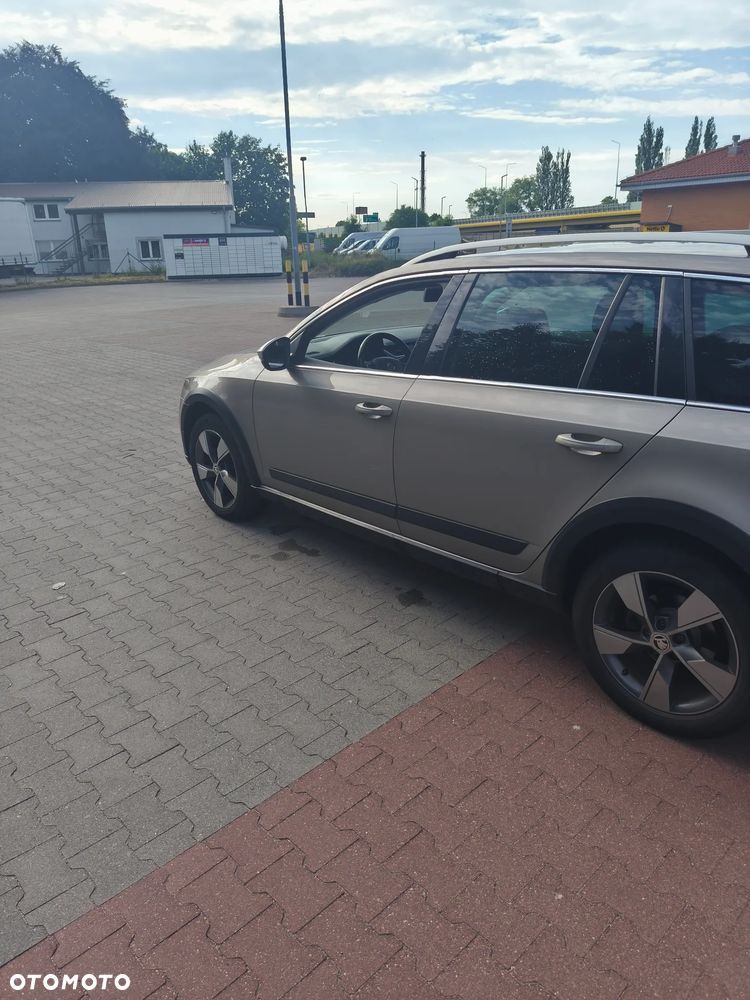 Skoda Octavia Scout 2.0 TDI 4x4 DSG - 31