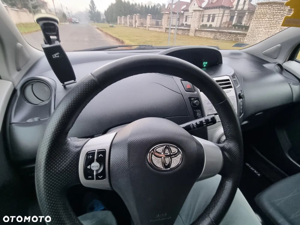 Toyota Yaris 1.3 Sol - 25