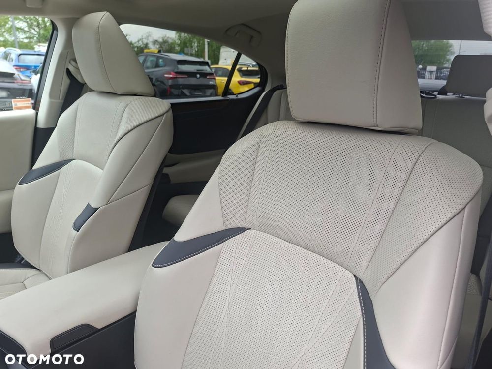 Lexus ES 300h Omotenashi - 38