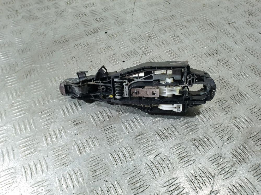 KLAMKA ZEWNĘTRZNA LEWY TYŁ PEUGEOT 301 - 3