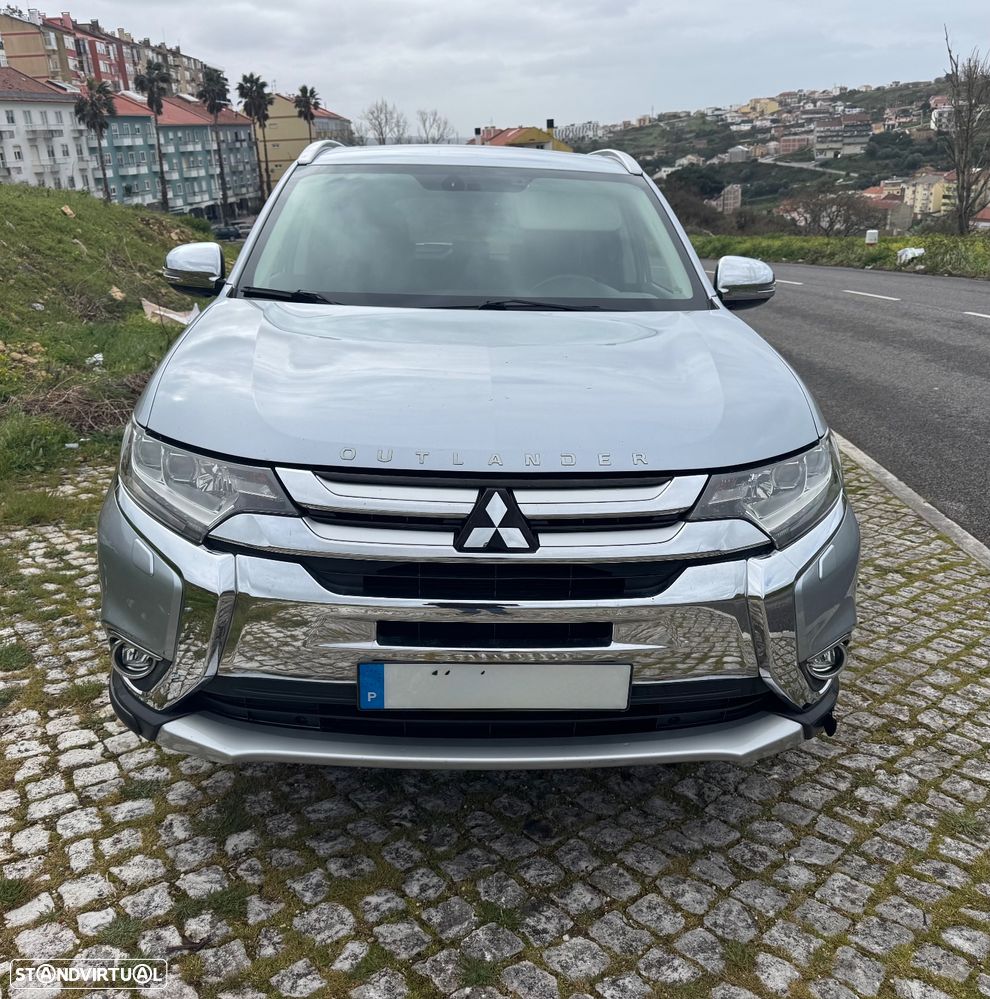 Mitsubishi Outlander 2.2 DI-D Instyle Navi - 2