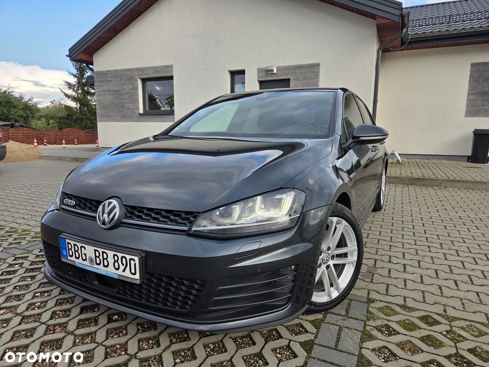 Volkswagen Golf - 2