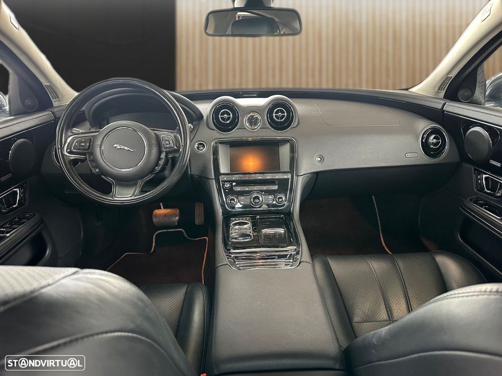 Jaguar XJ 3.0 D V6 Premium Luxury - 11