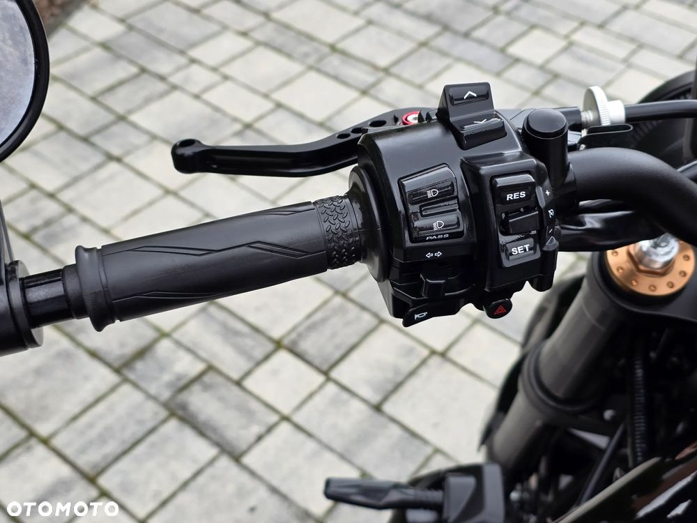 Yamaha XSR - 18