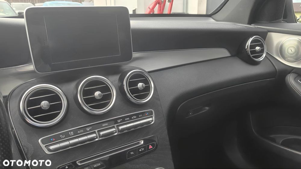 Mercedes-Benz GLC 300 4Matic 9G-TRONIC AMG Line - 25