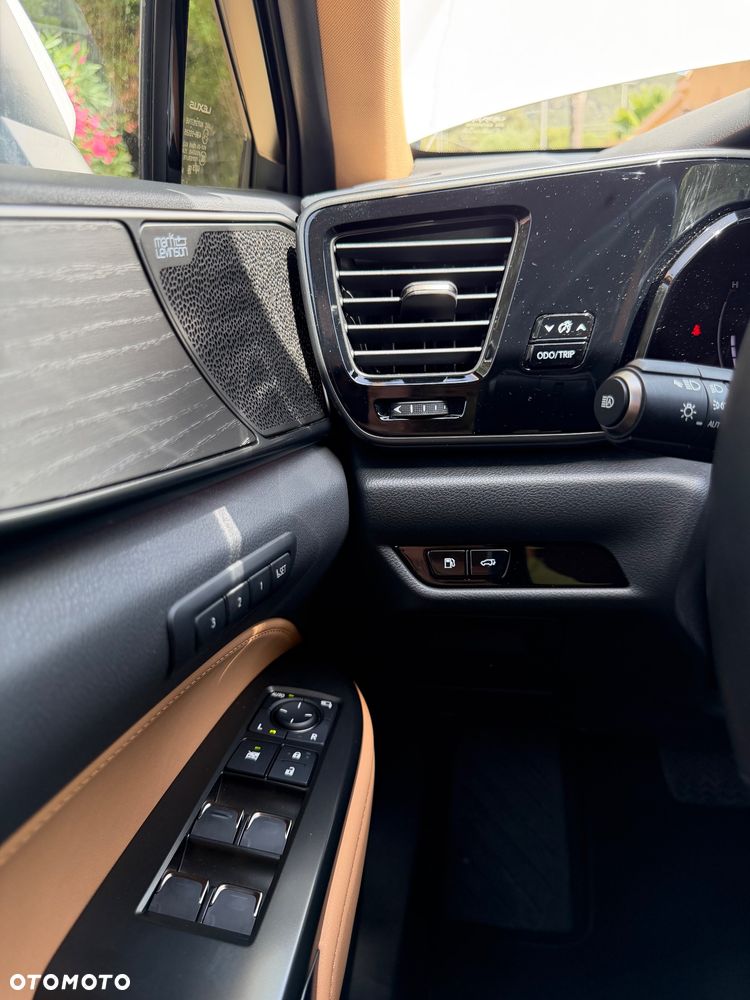 Lexus NX 350h Omotenashi AWD - 12