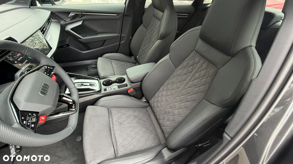 Audi RS3 Limousine - 16